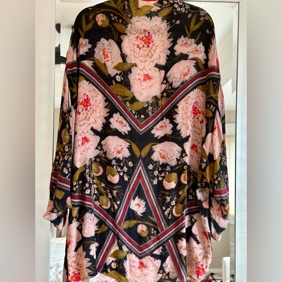 Anthropologie Kimono Style Floral Cardigan Shawl - Picture 4 of 4